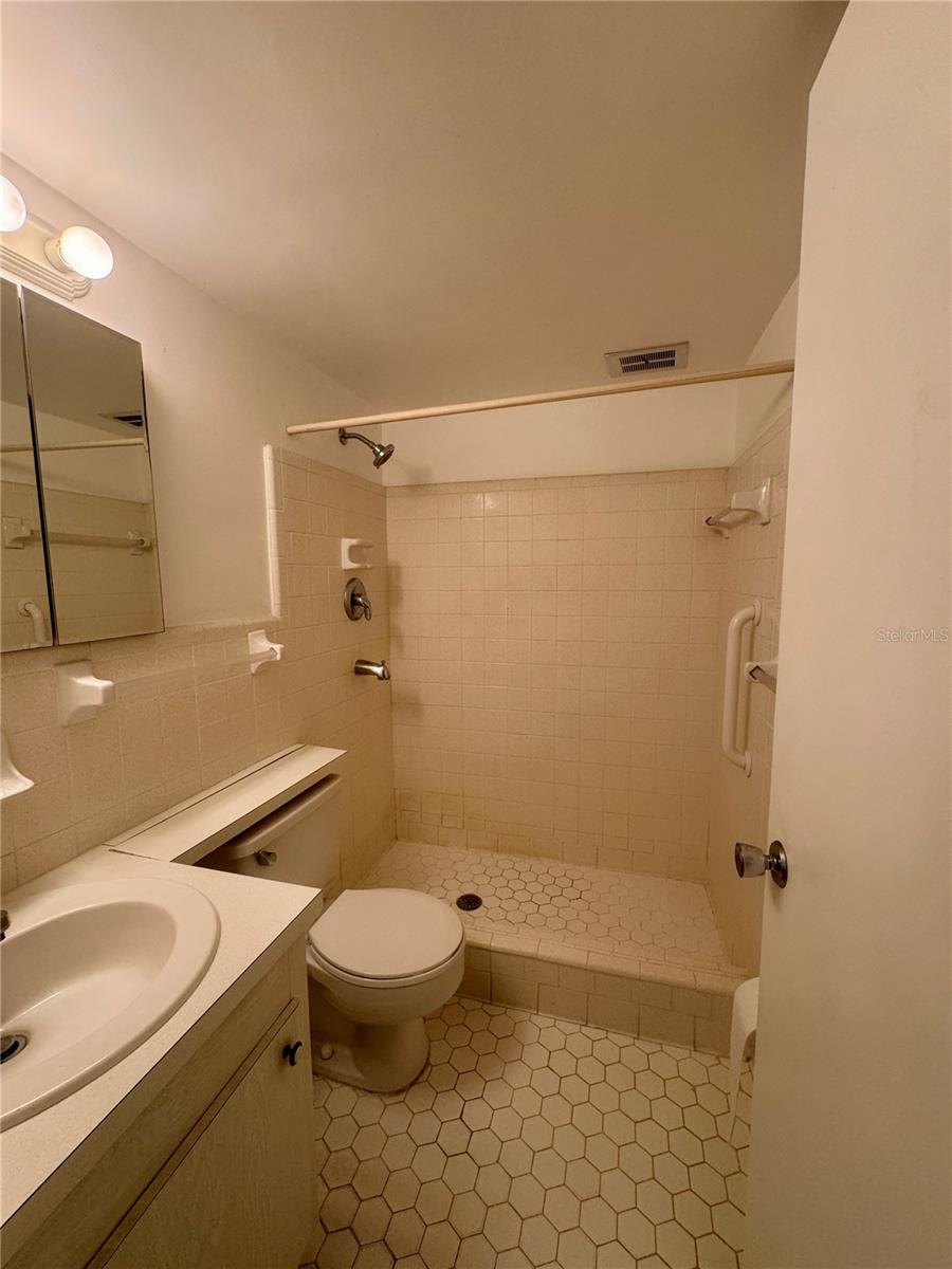 Image 18 of 31 For 11201 80th Avenue 101