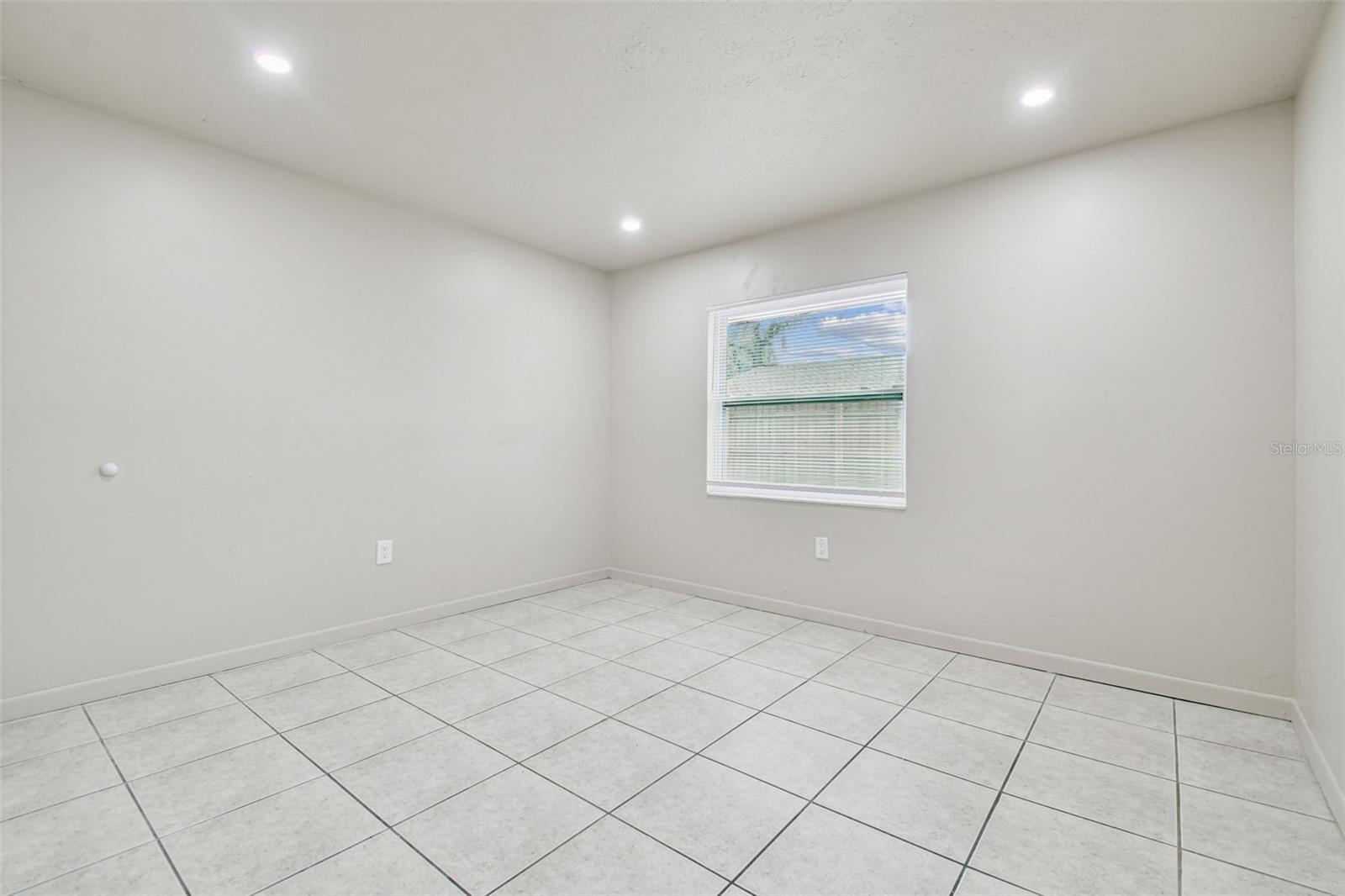 Image 10 of 16 For 923 Lotus Avenue