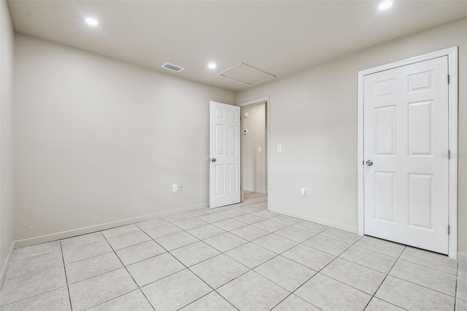 Image 11 of 16 For 923 Lotus Avenue