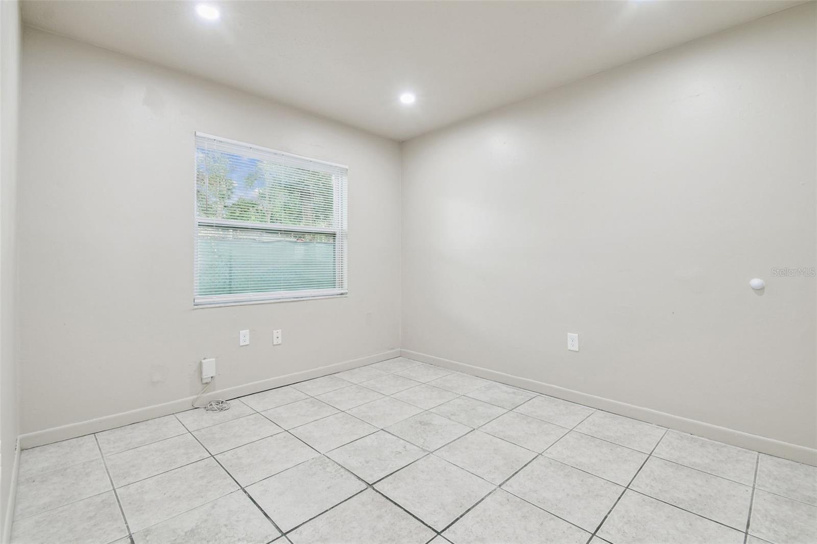 Image 12 of 16 For 923 Lotus Avenue