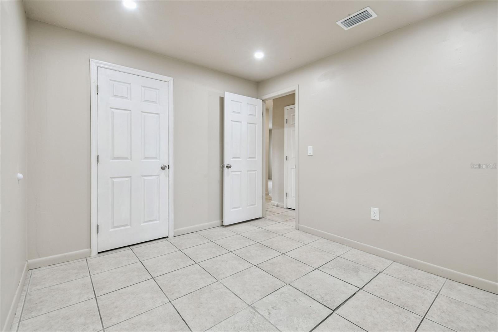 Image 13 of 16 For 923 Lotus Avenue