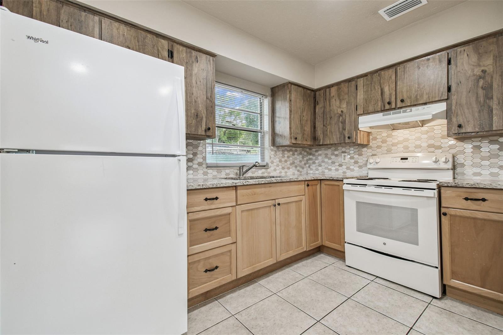 Image 6 of 16 For 923 Lotus Avenue