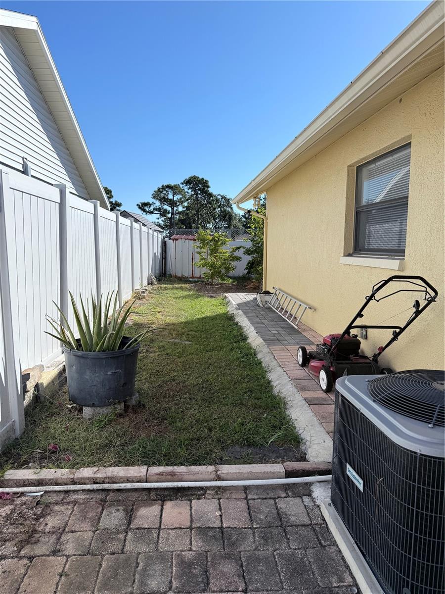 Image 7 of 28 For 8813 Magnolia Court