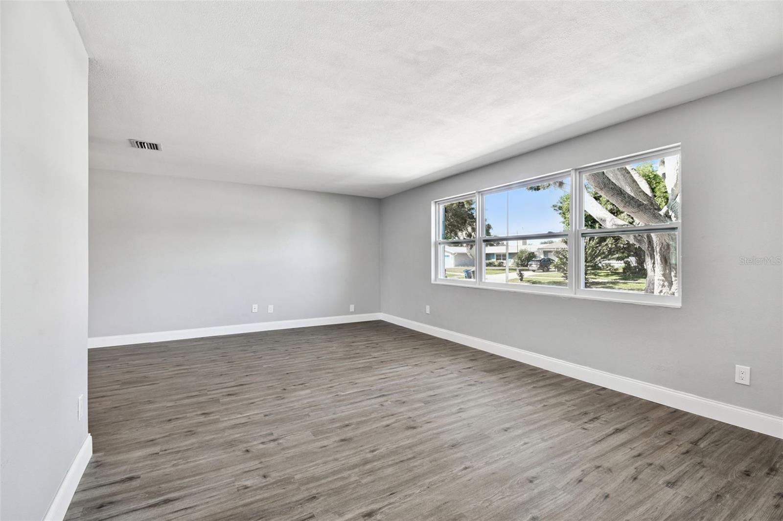 Image 10 of 75 For 1339 Summerlin Drive