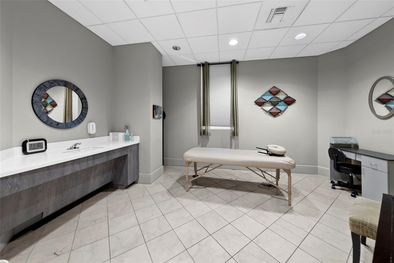 Listing photo id 8 for 450 Knights Run Avenue 405