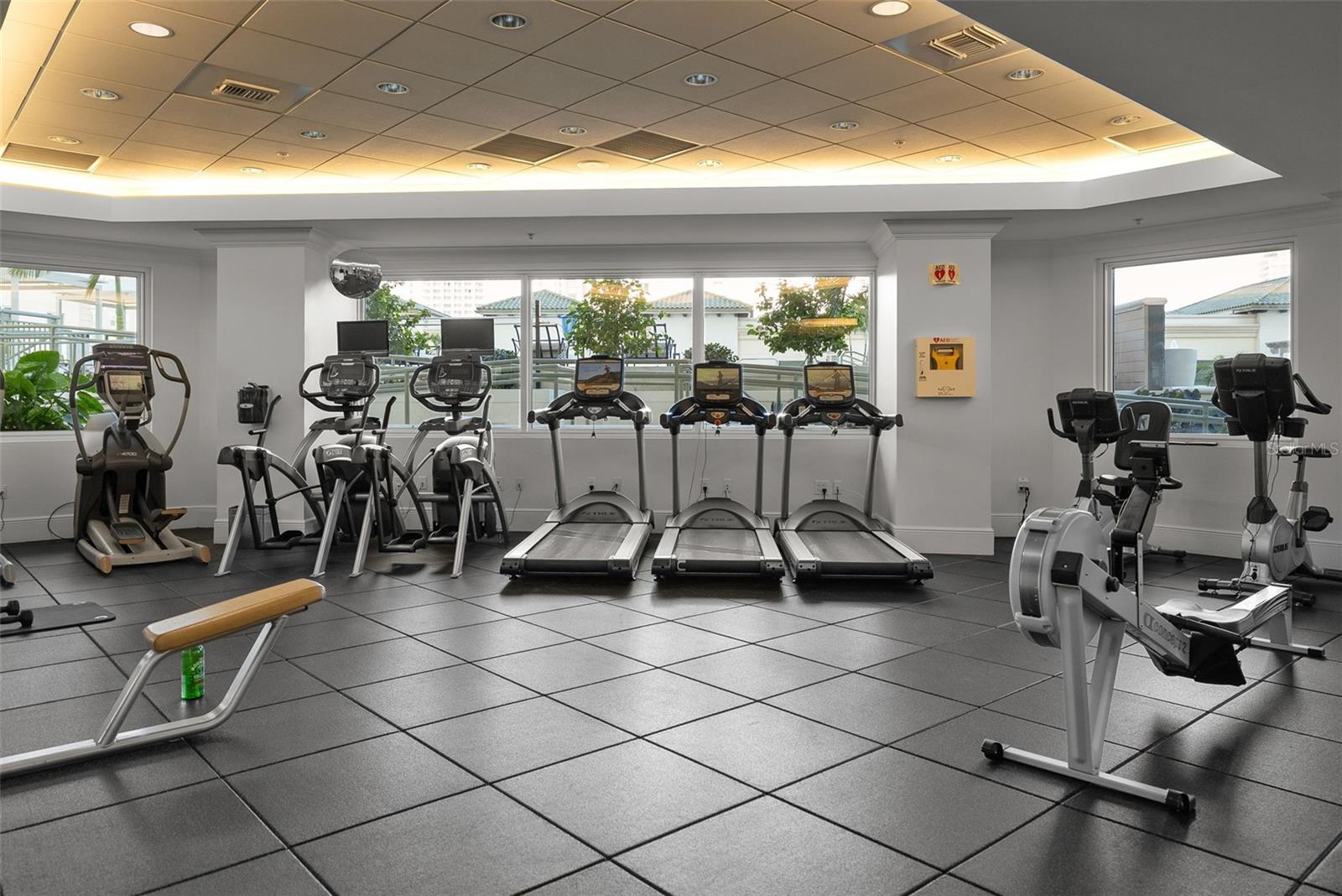 Listing photo id 14 for 450 Knights Run Avenue 405