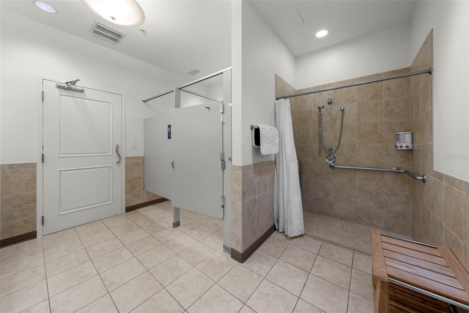 Listing photo id 15 for 450 Knights Run Avenue 405