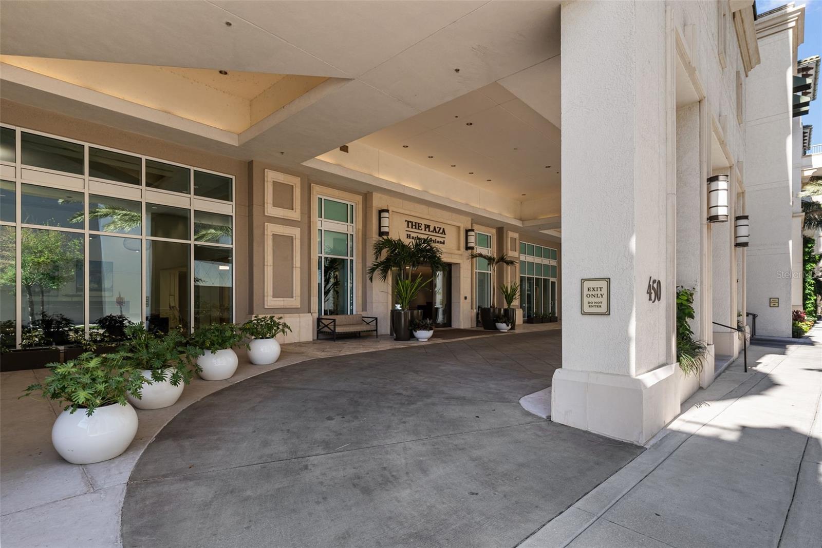 Listing photo id 0 for 450 Knights Run Avenue 405