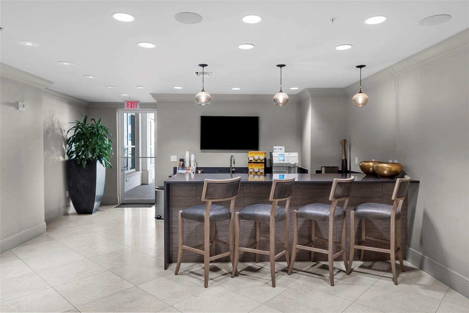 Listing photo id 24 for 450 Knights Run Avenue 405