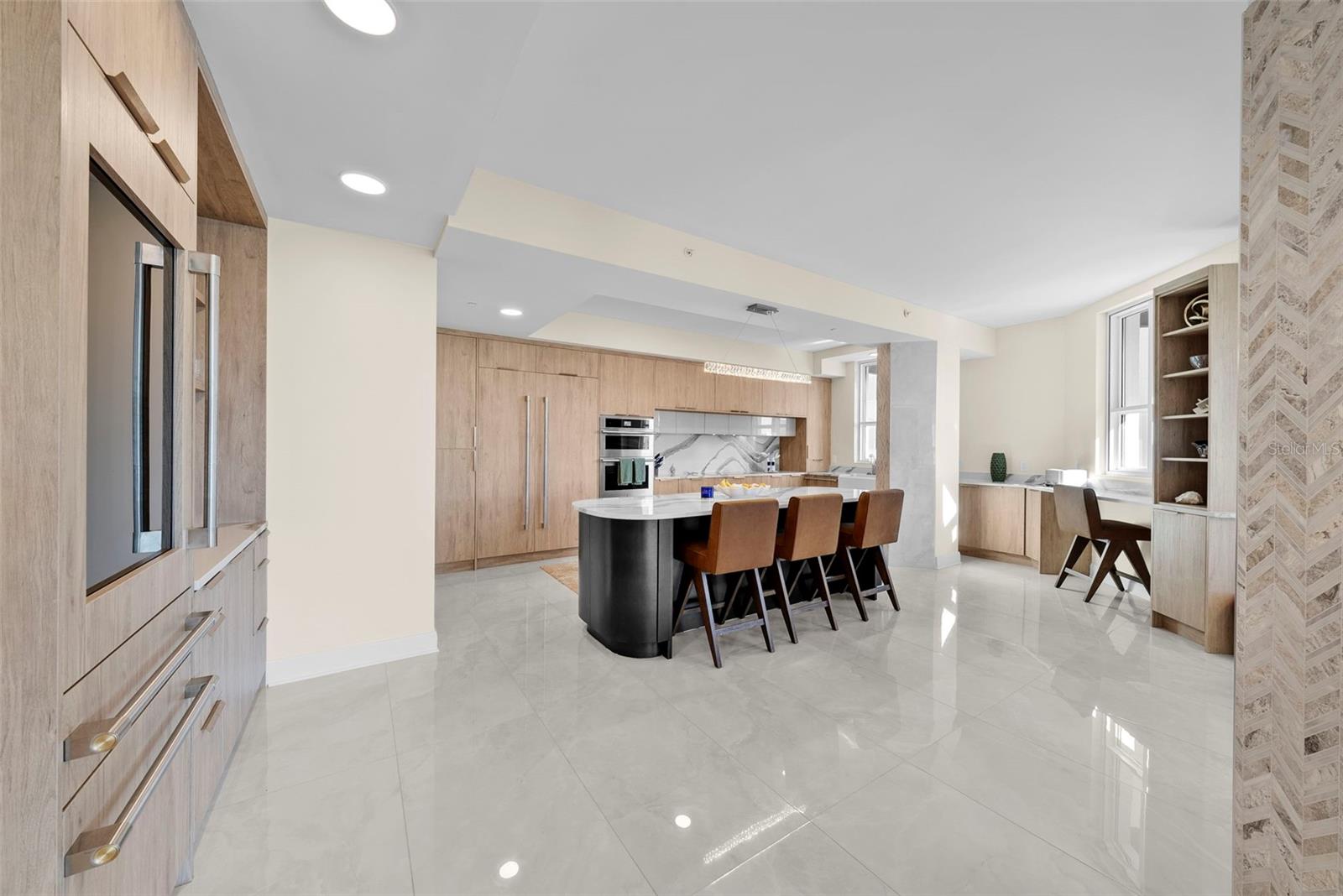 Listing photo id 51 for 450 Knights Run Avenue 405