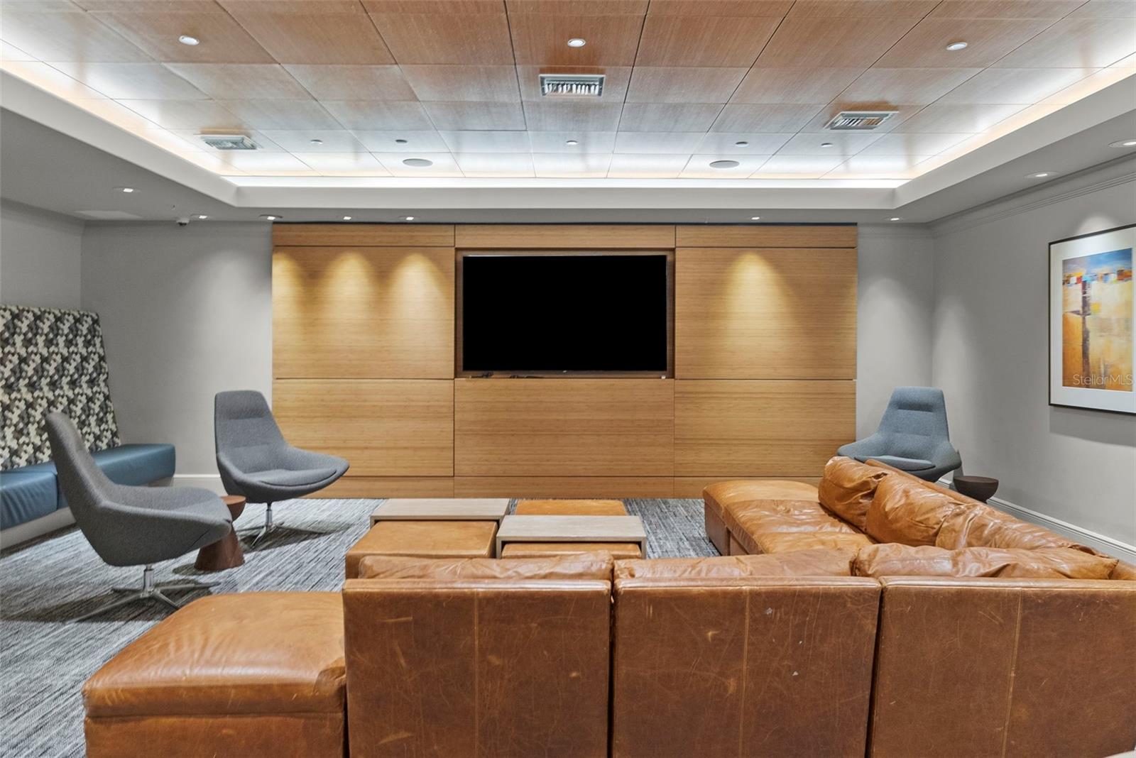 Listing photo id 4 for 450 Knights Run Avenue 405