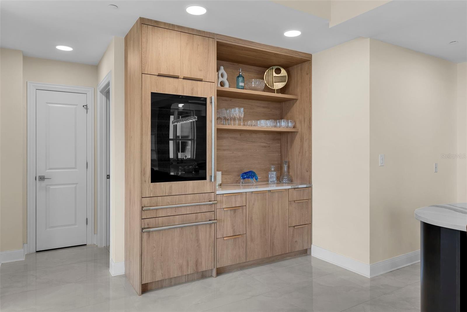 Listing photo id 59 for 450 Knights Run Avenue 405