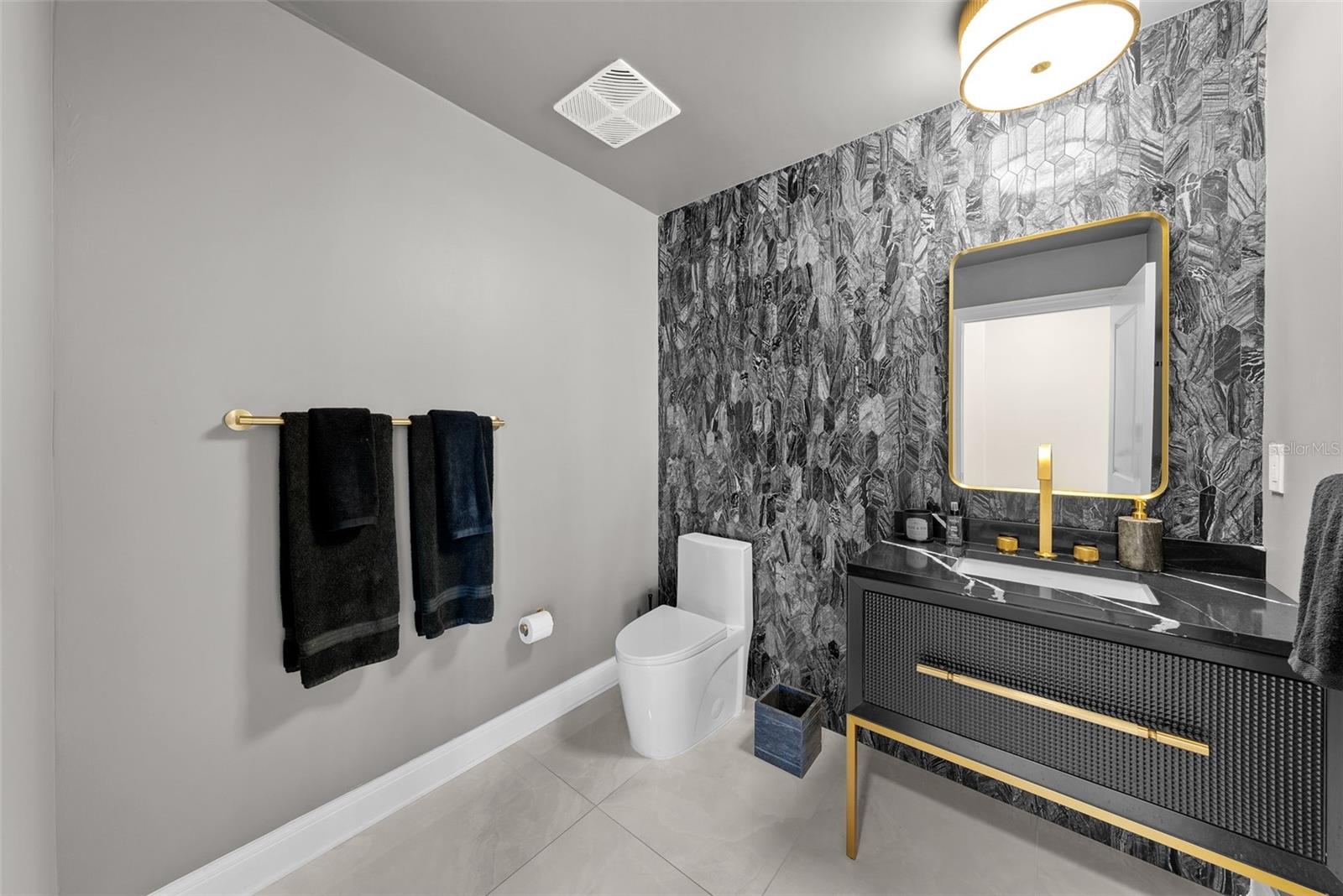 Listing photo id 61 for 450 Knights Run Avenue 405