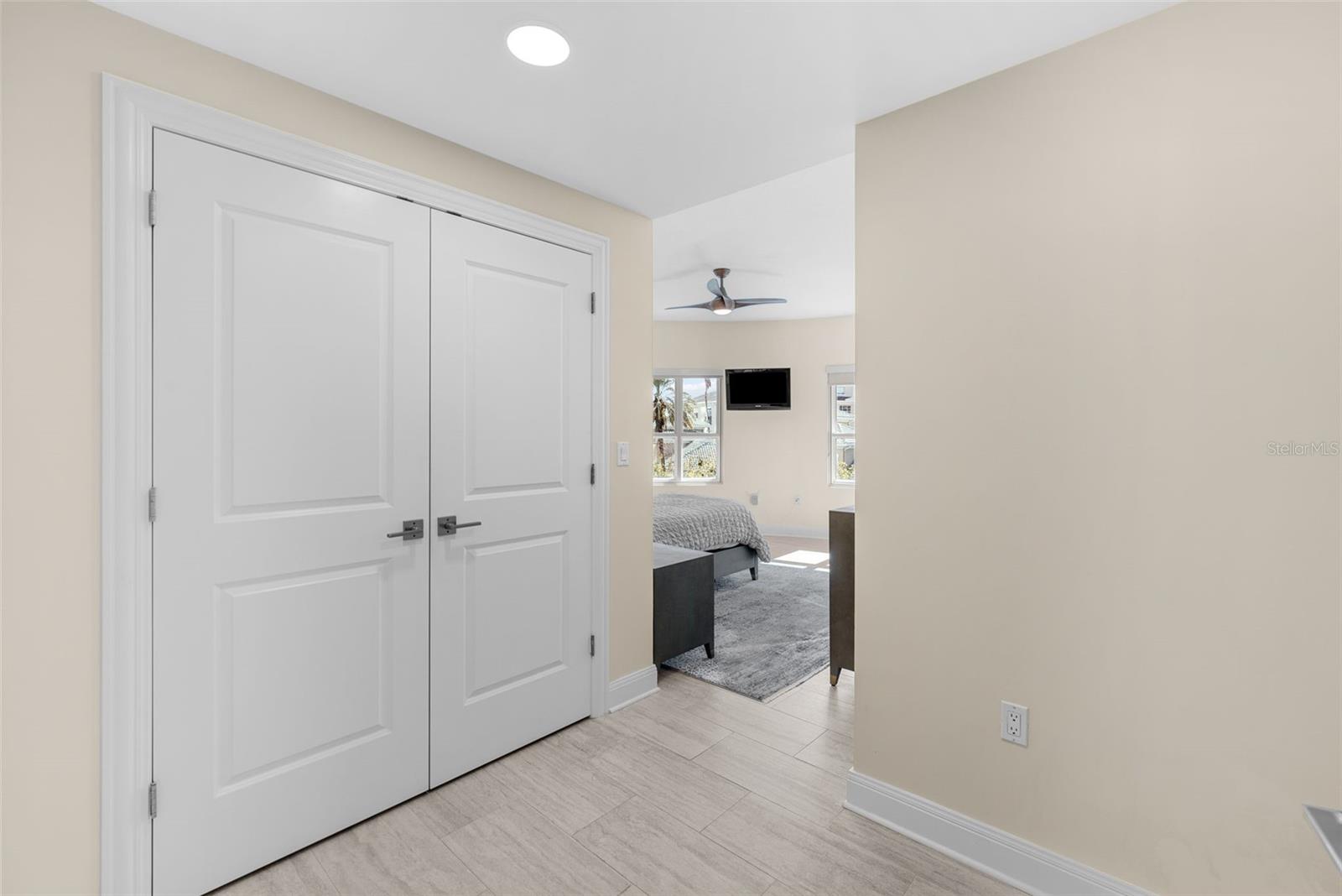 Listing photo id 66 for 450 Knights Run Avenue 405