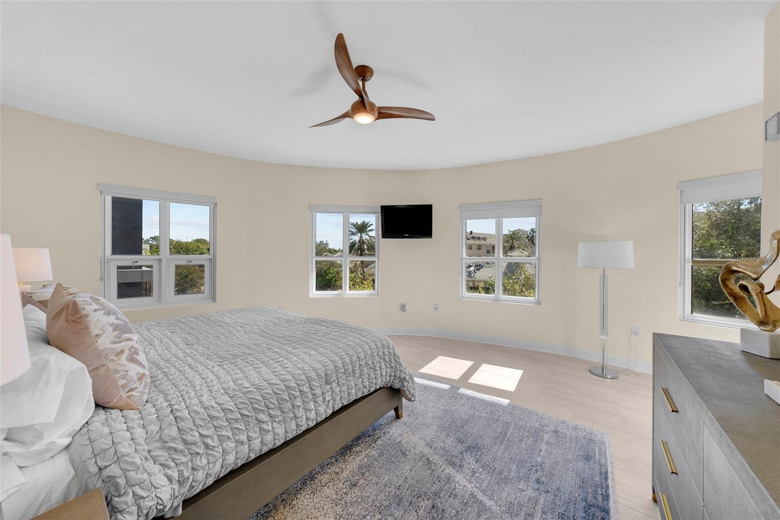 Listing photo id 67 for 450 Knights Run Avenue 405