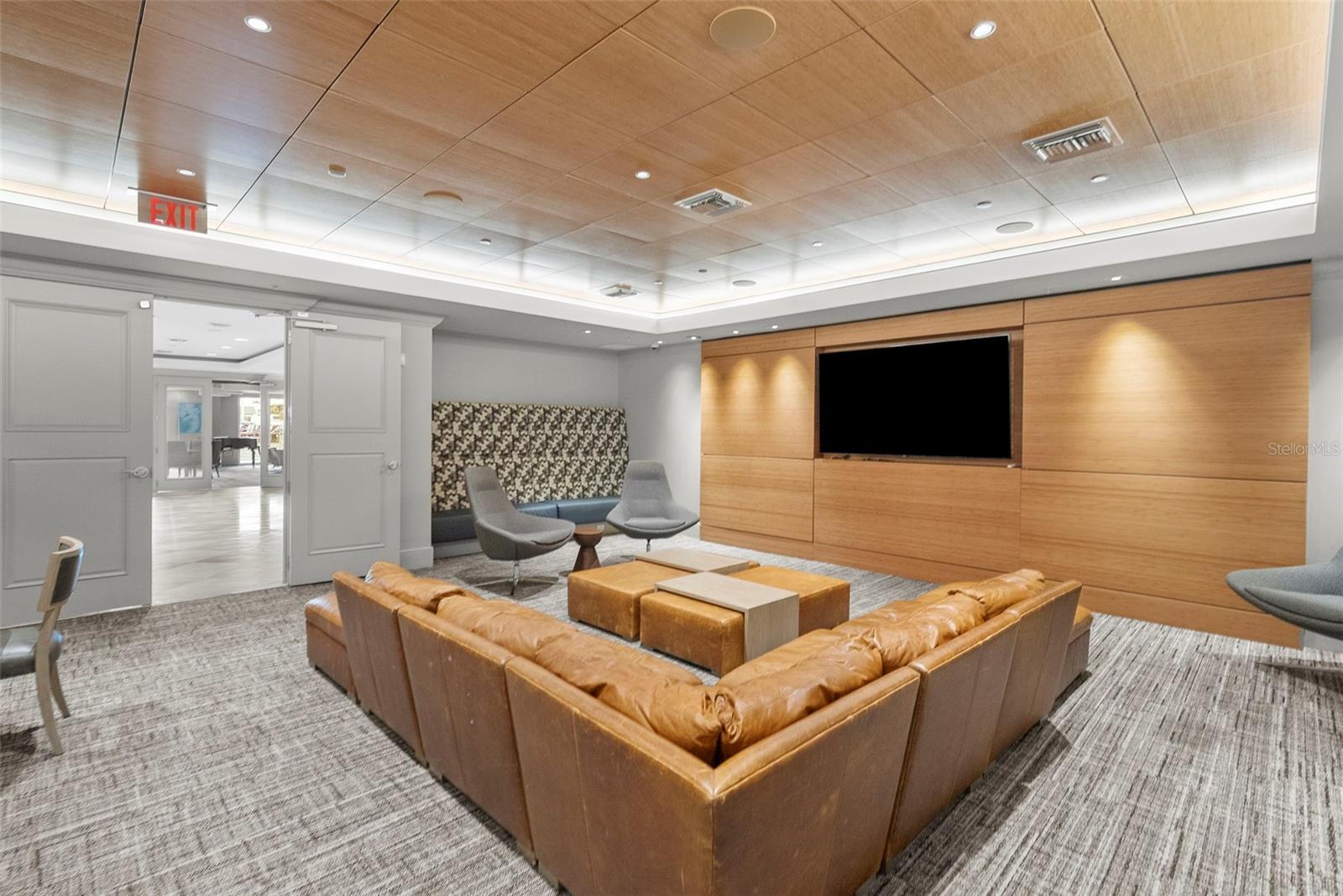 Listing photo id 5 for 450 Knights Run Avenue 405