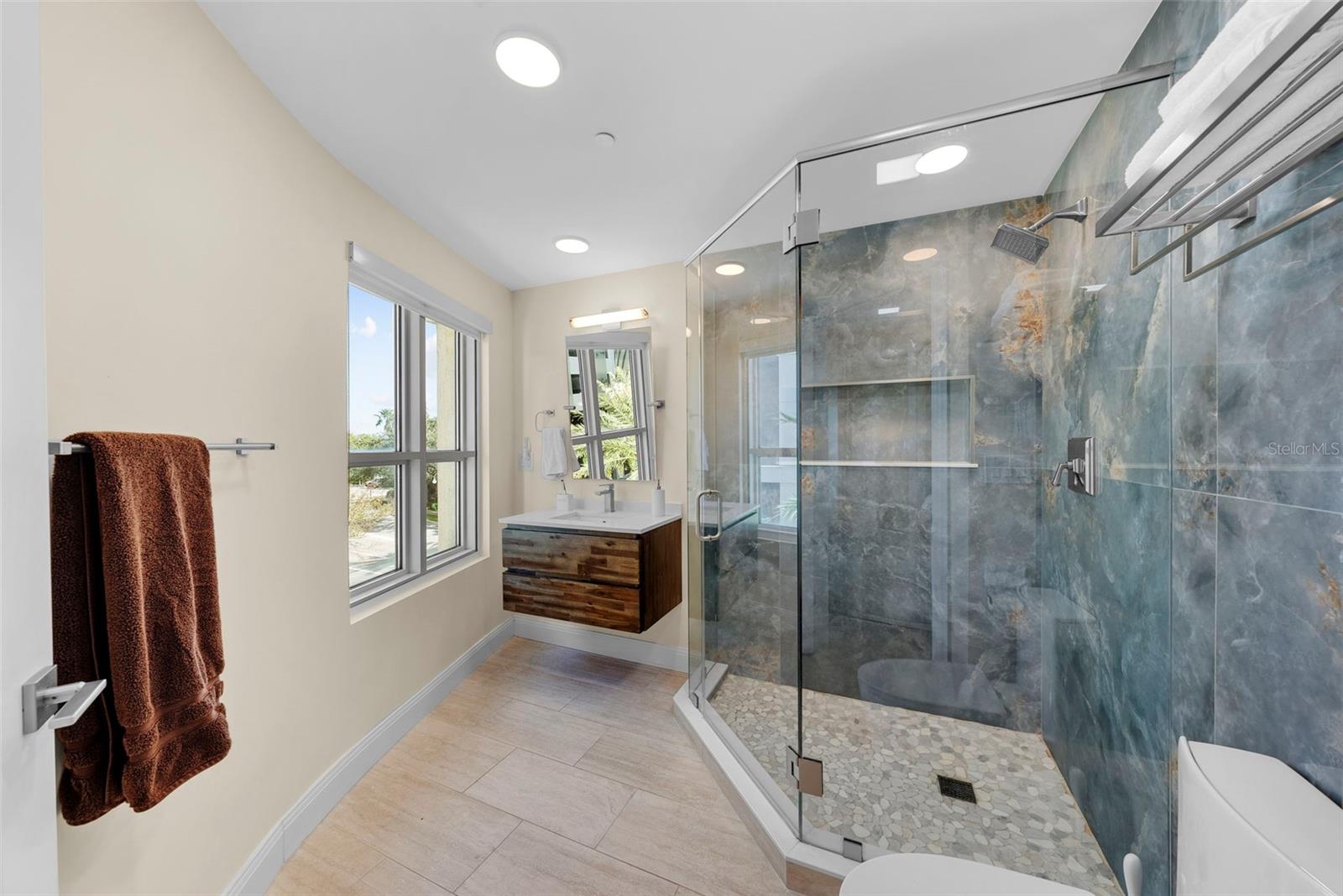 Listing photo id 74 for 450 Knights Run Avenue 405