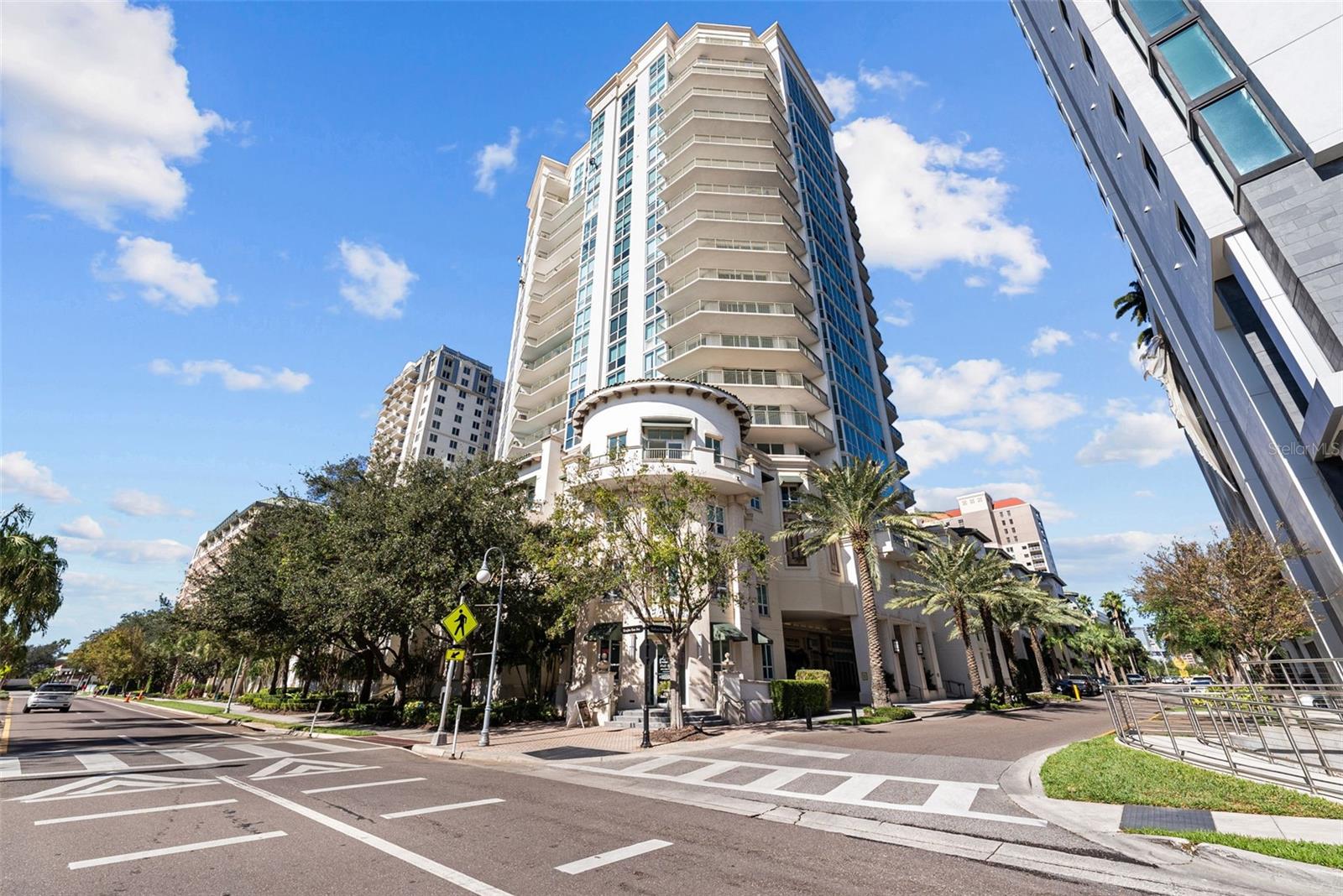 Listing photo id 77 for 450 Knights Run Avenue 405