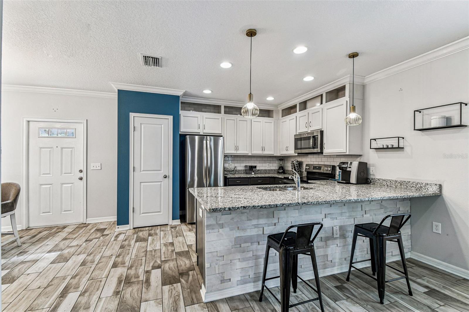Image 13 of 54 For 2601 Lake Avenue A