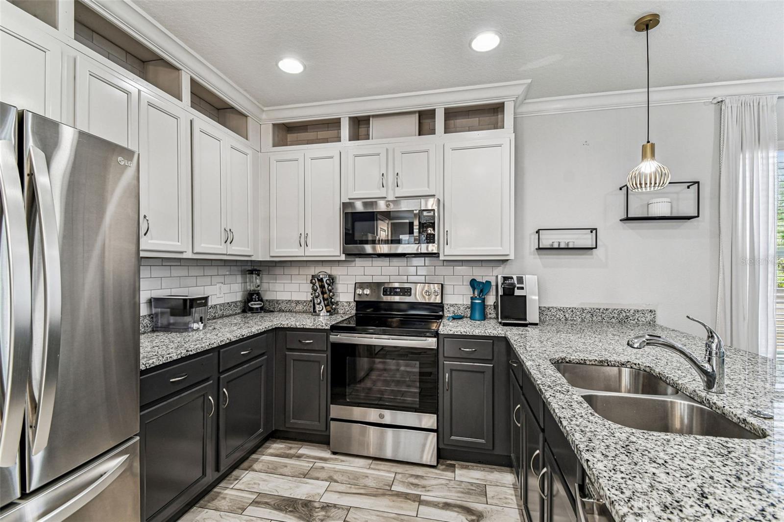 Image 14 of 54 For 2601 Lake Avenue A