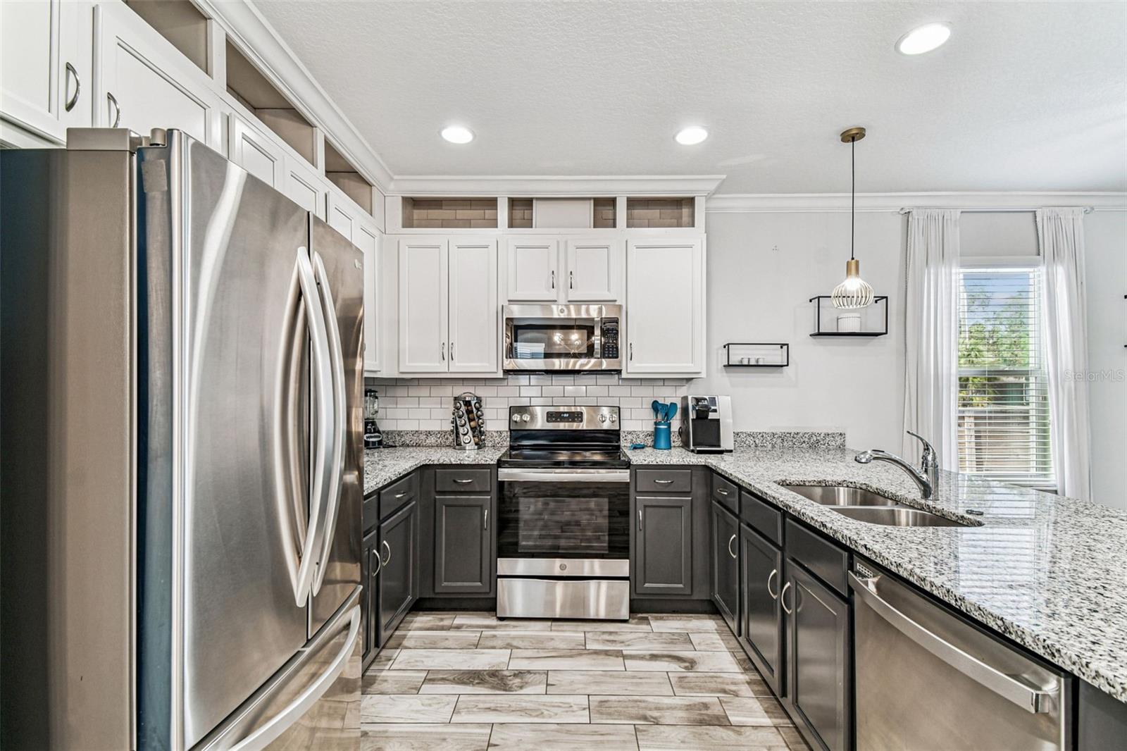 Image 17 of 54 For 2601 Lake Avenue A