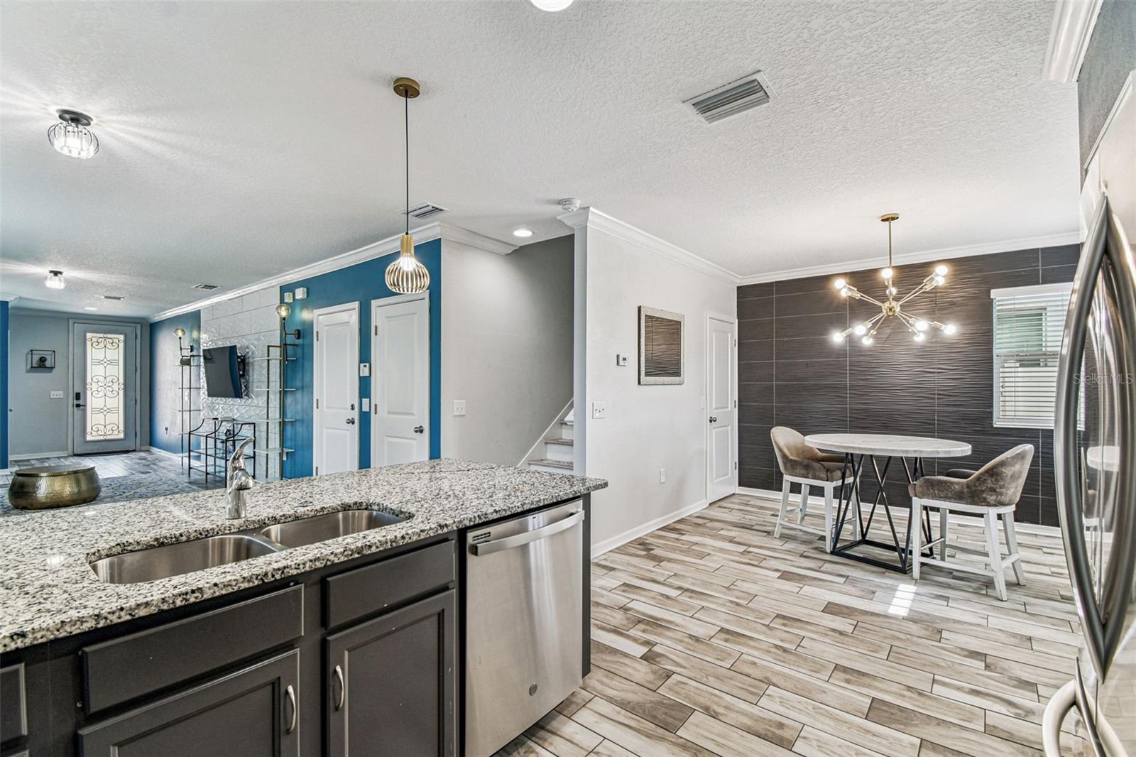 Image 18 of 54 For 2601 Lake Avenue A