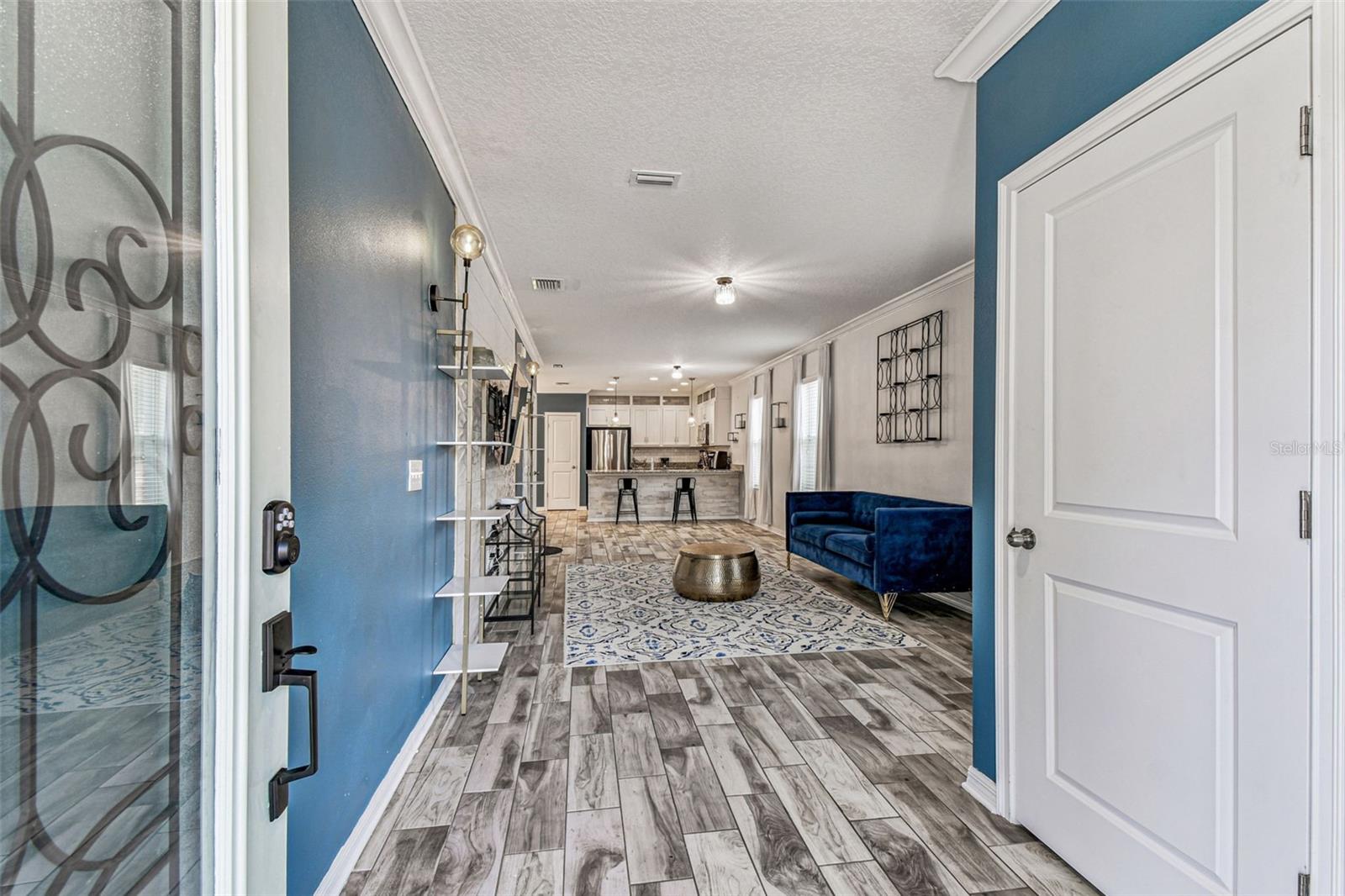Image 3 of 54 For 2601 Lake Avenue A