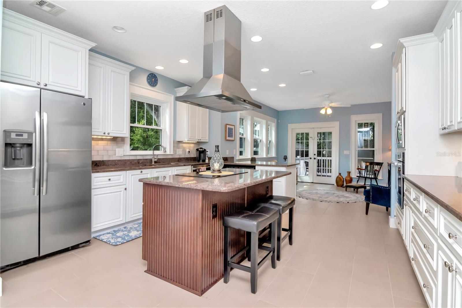 Image 12 of 34 For 2513 Palm Drive