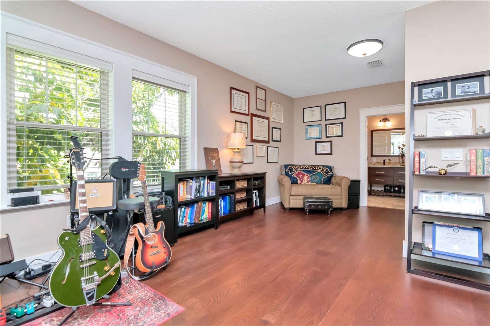 Image 17 of 34 For 2513 Palm Drive