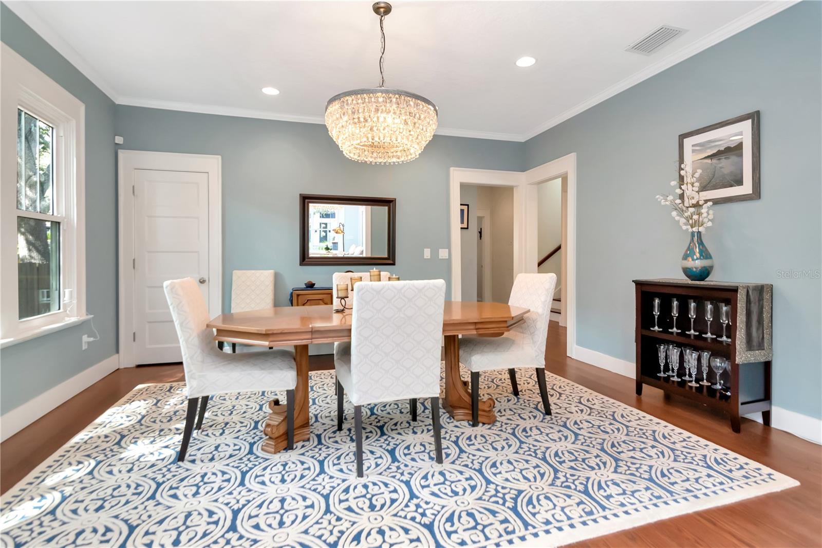 Image 7 of 34 For 2513 Palm Drive