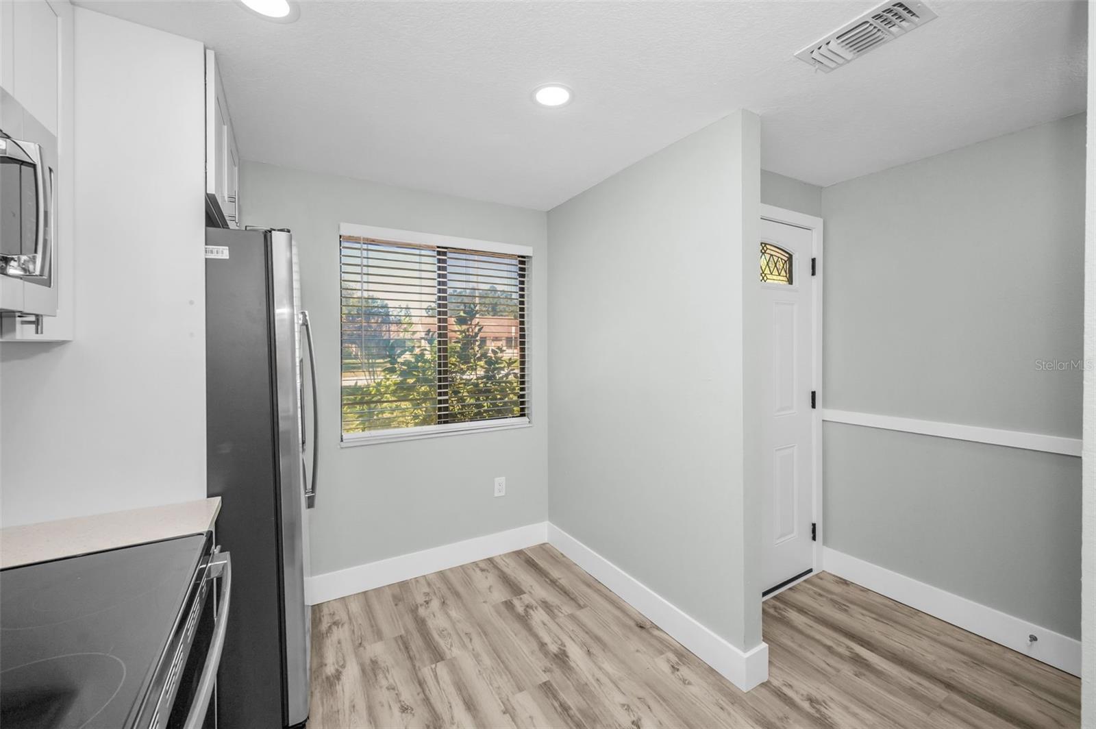 Image 14 of 88 For 215 Corkwood Lane