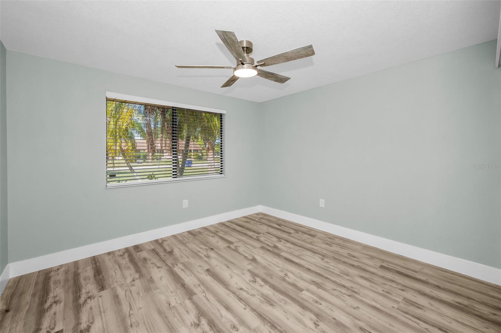 Image 23 of 88 For 215 Corkwood Lane