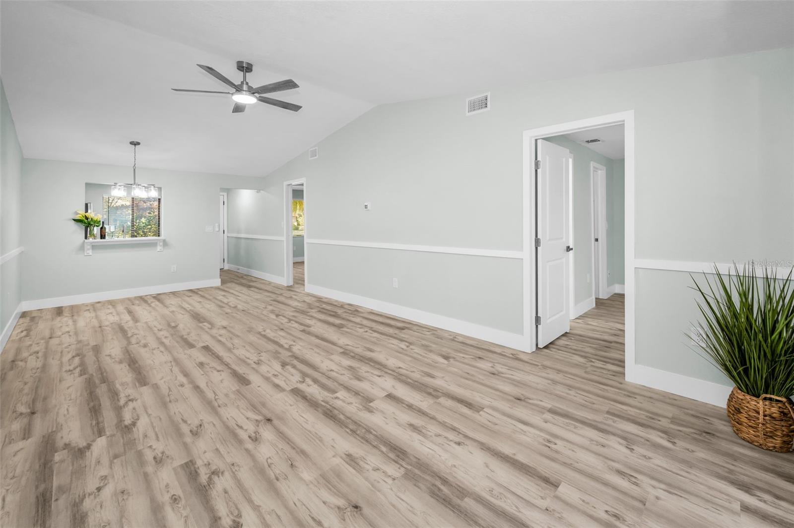 Image 7 of 88 For 215 Corkwood Lane