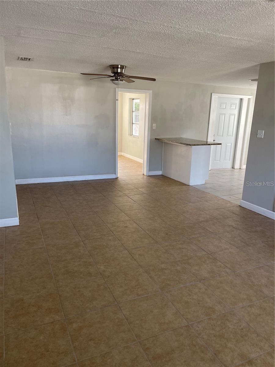 Image 2 of 9 For 1140 Viking Drive
