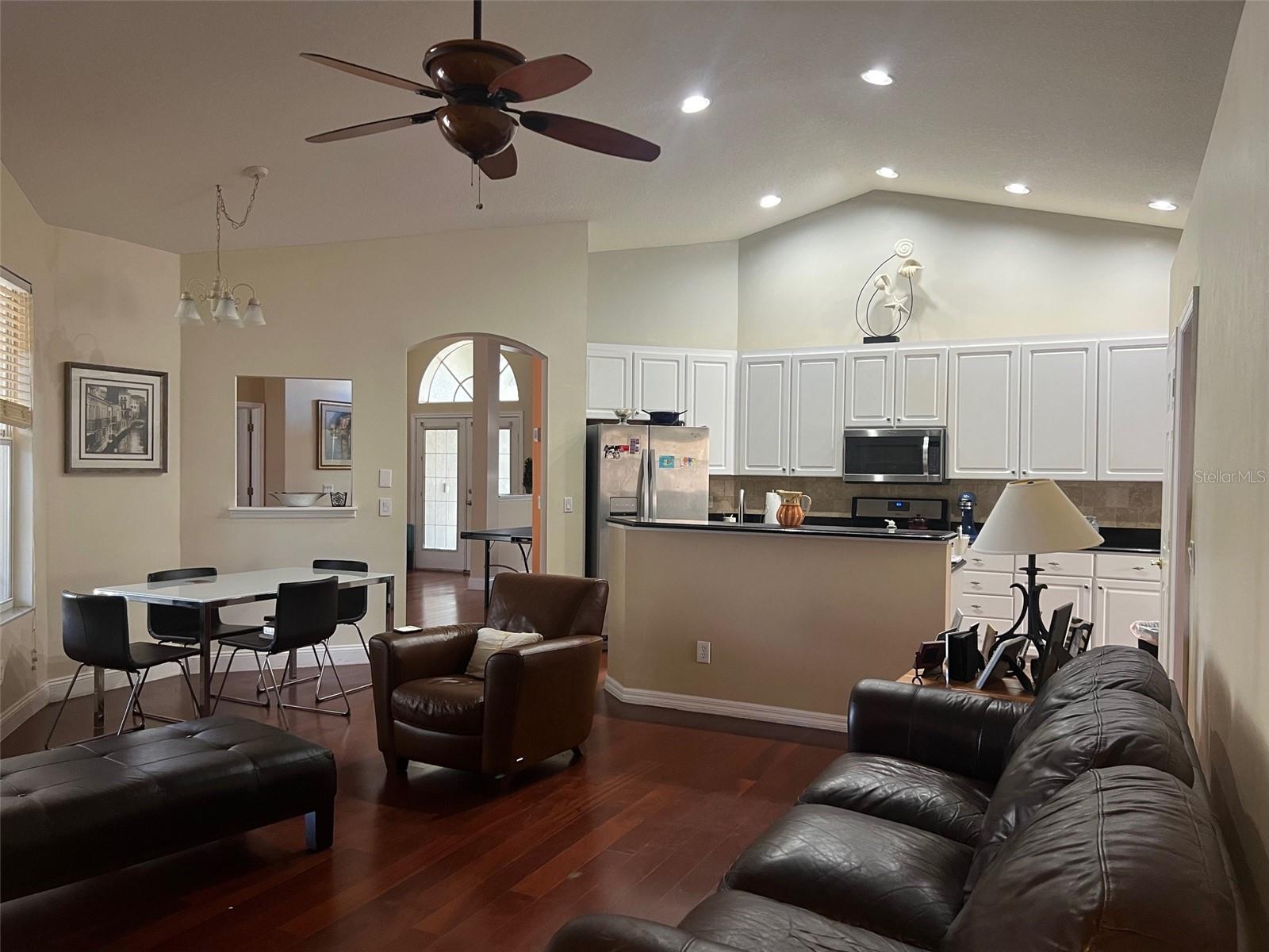 Image 4 of 14 For 9636 Greenbank Drive