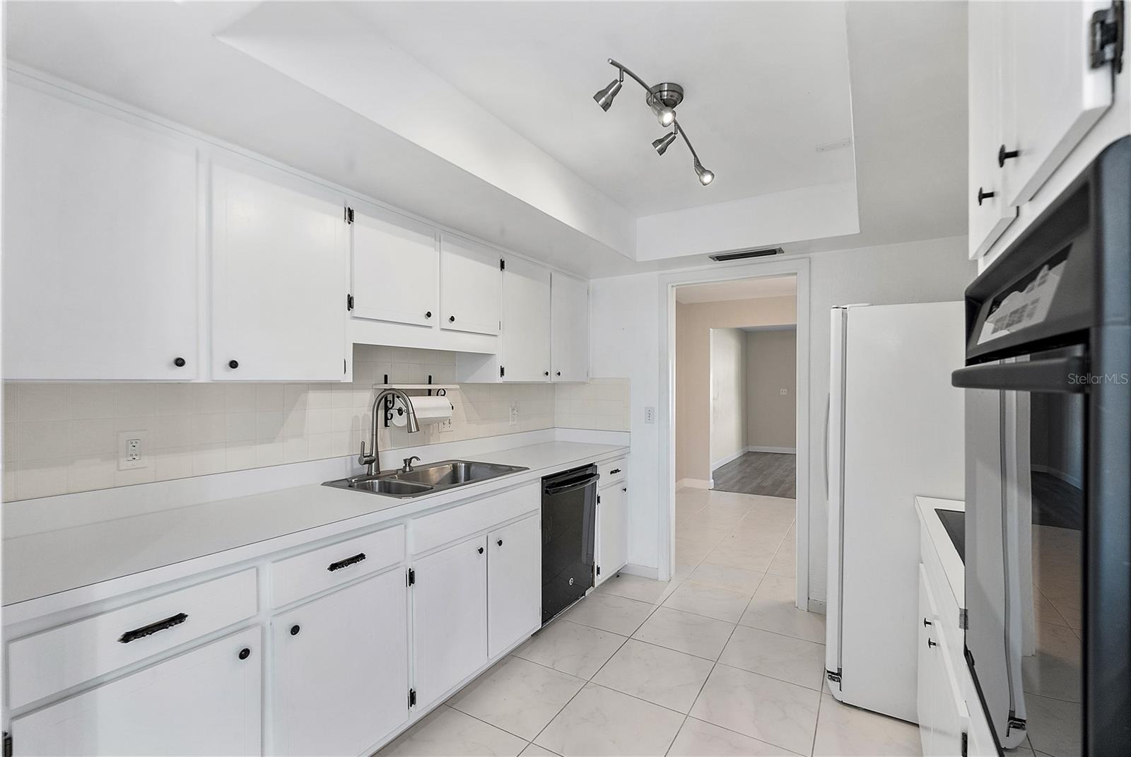 Image 11 of 32 For 1601 43rd Street N 111