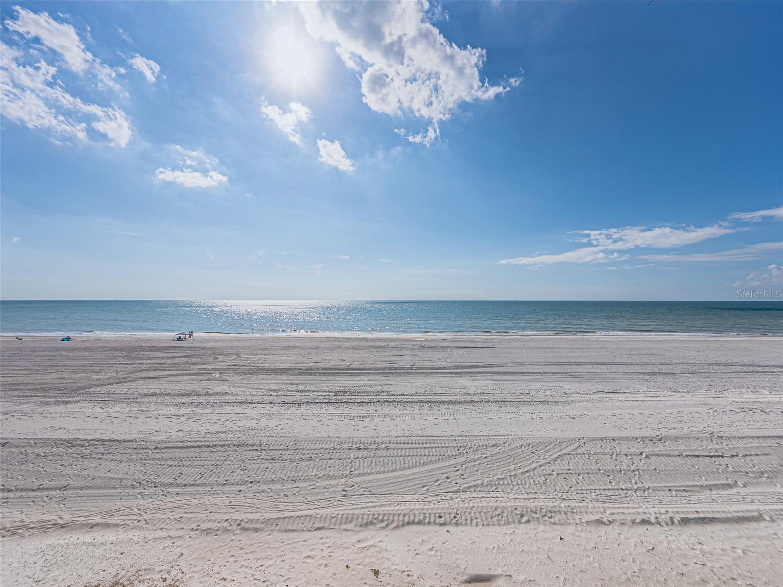 Image 12 of 38 For 18700 Gulf Boulevard 5