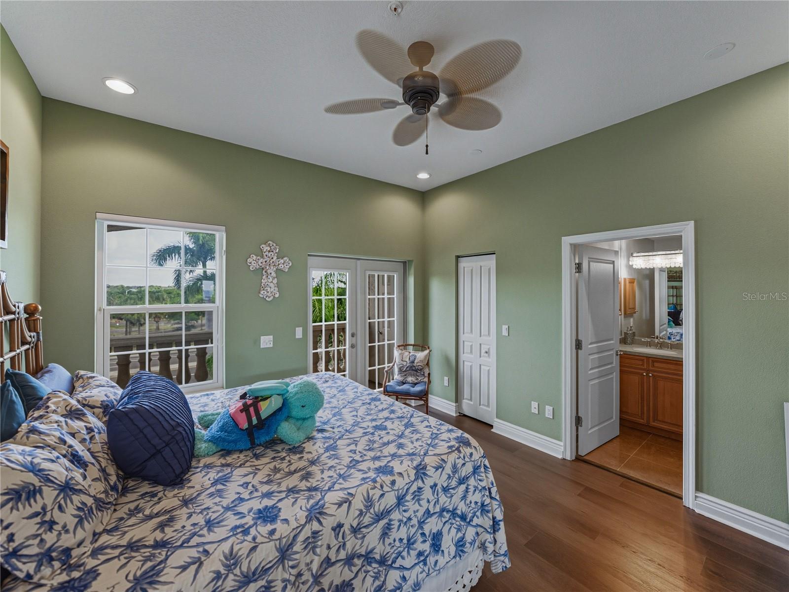 Image 14 of 38 For 18700 Gulf Boulevard 5