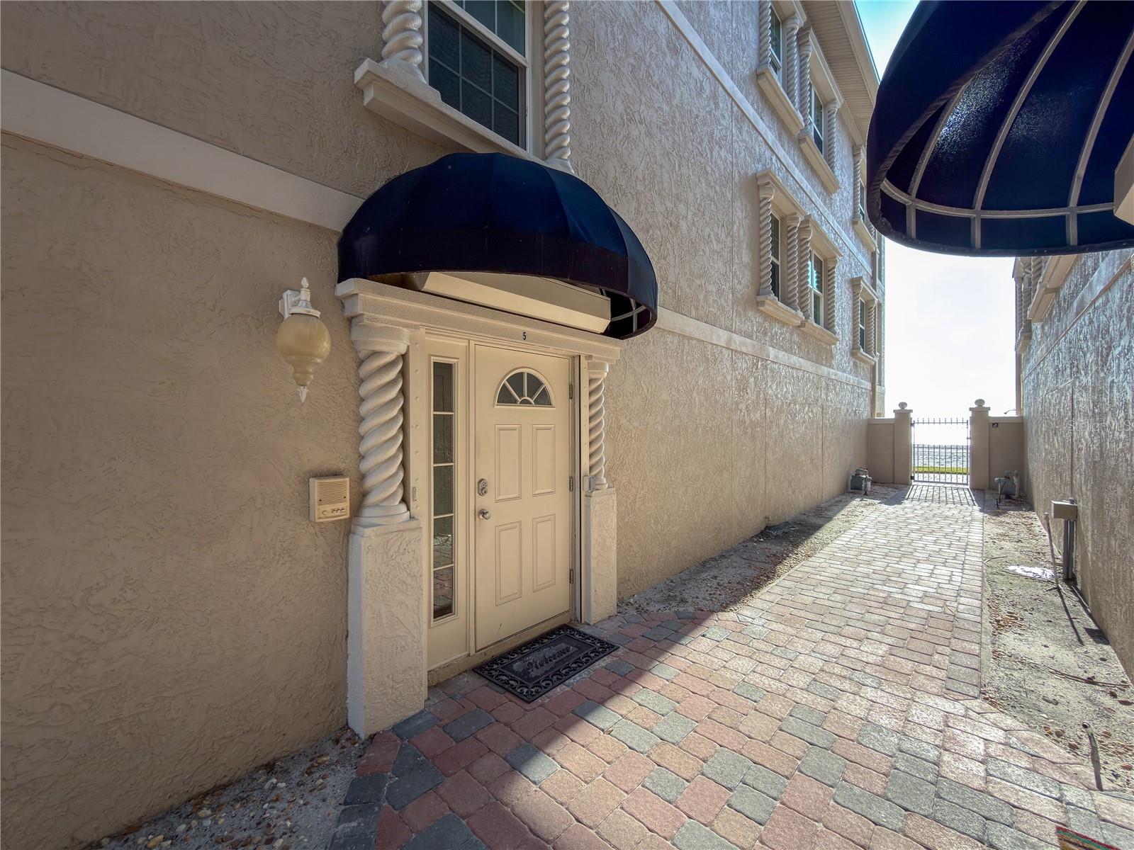 Image 3 of 38 For 18700 Gulf Boulevard 5