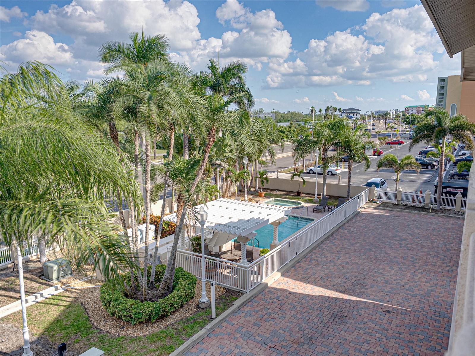 Image 31 of 38 For 18700 Gulf Boulevard 5