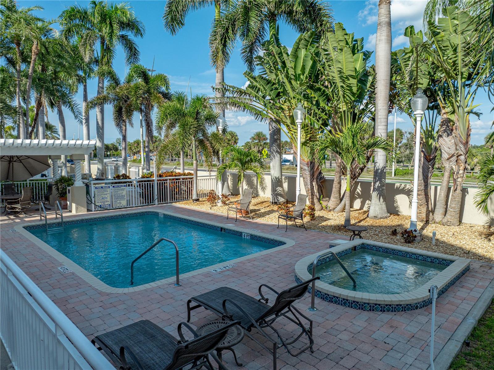 Image 32 of 38 For 18700 Gulf Boulevard 5