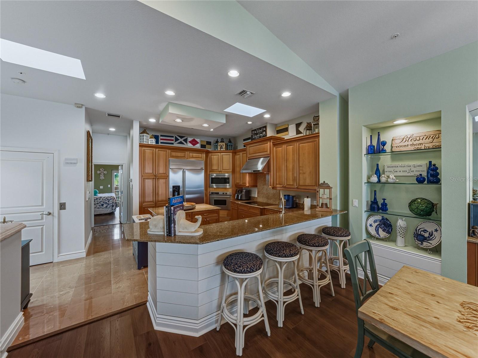 Image 6 of 38 For 18700 Gulf Boulevard 5