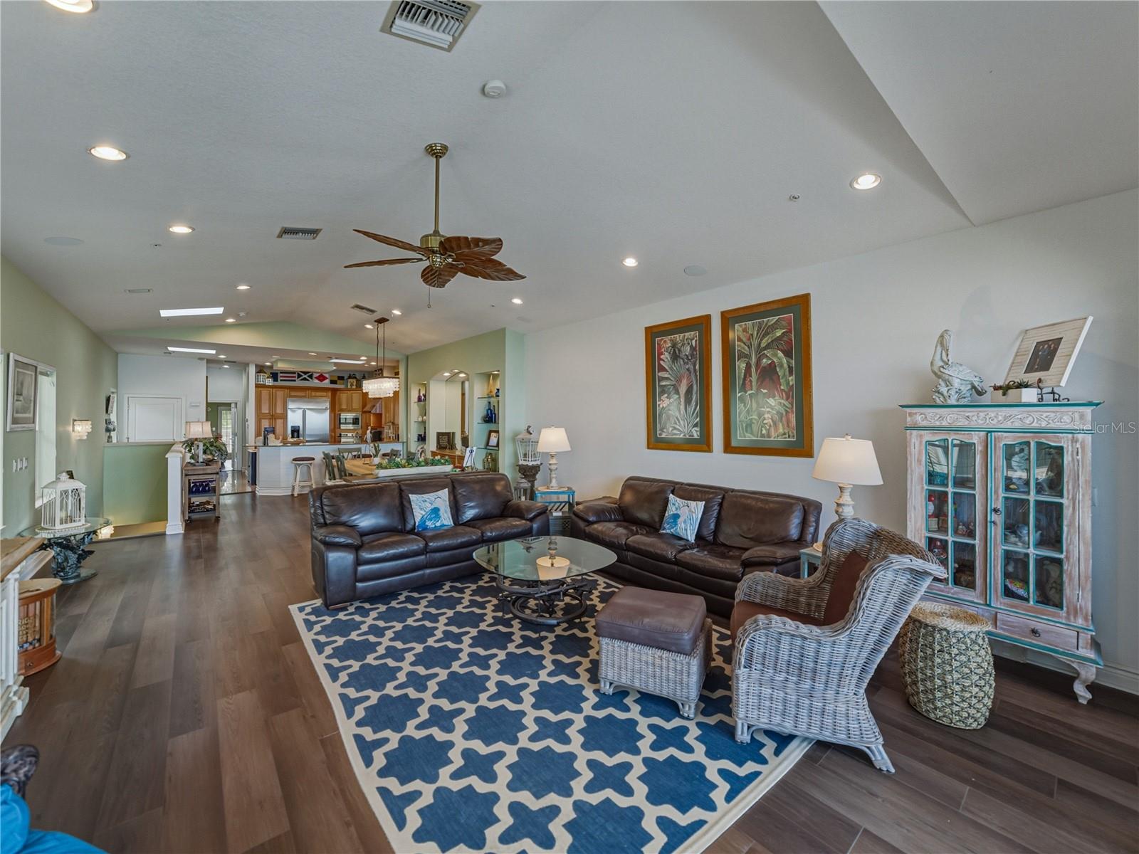 Image 9 of 38 For 18700 Gulf Boulevard 5