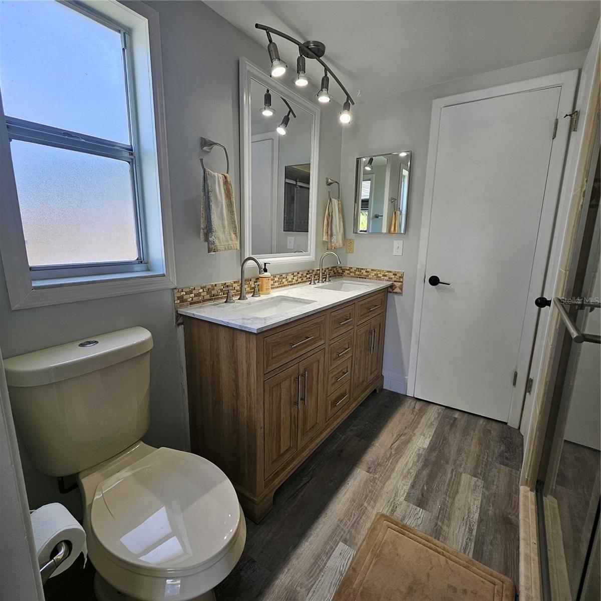 Image 26 of 27 For 6008 Firefly Lane