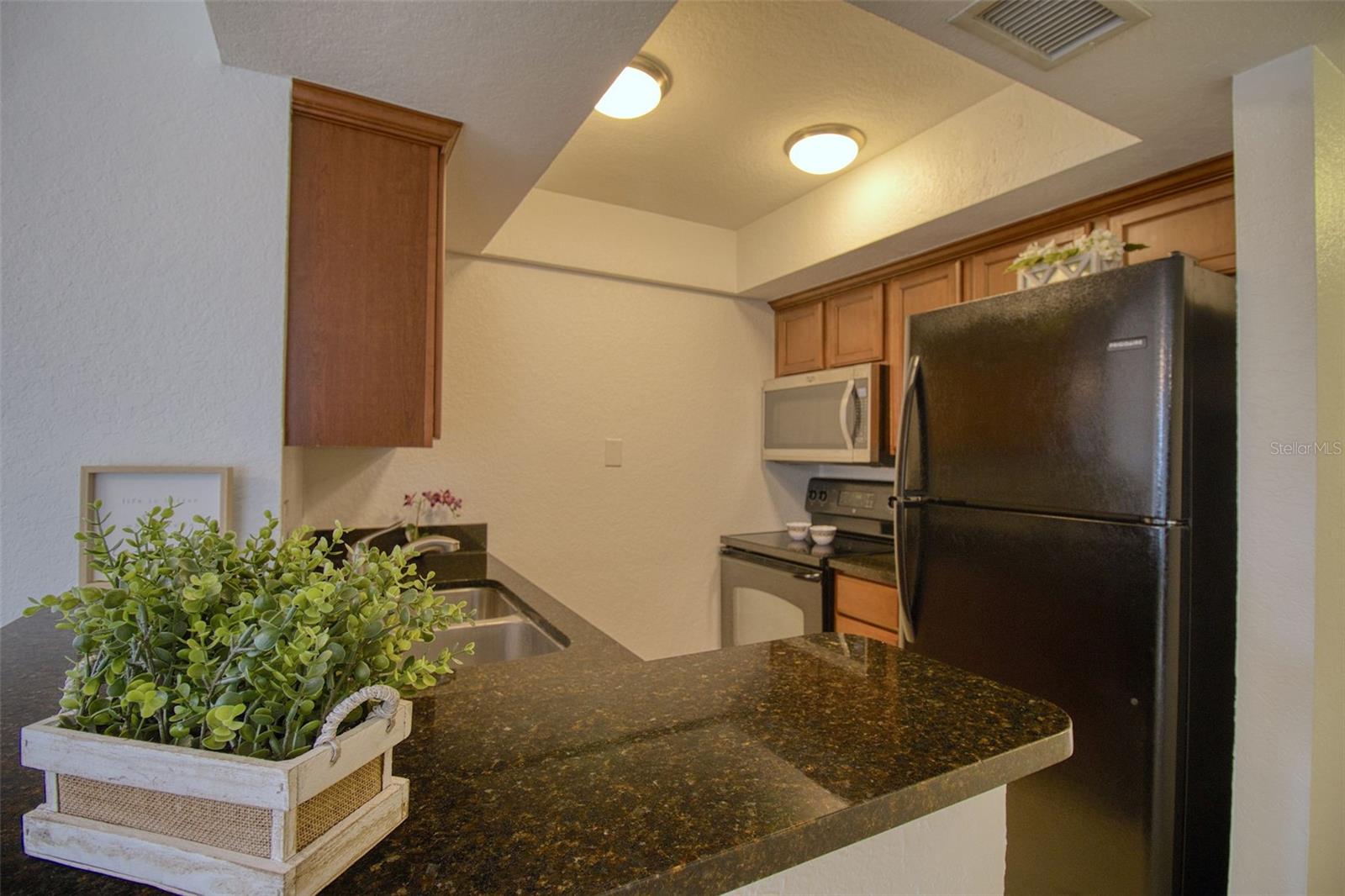 Image 10 of 30 For 702 Lyndhurst Street 821