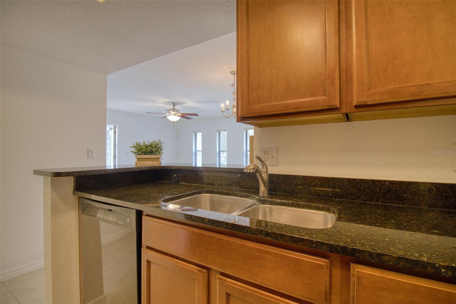 Image 11 of 30 For 702 Lyndhurst Street 821