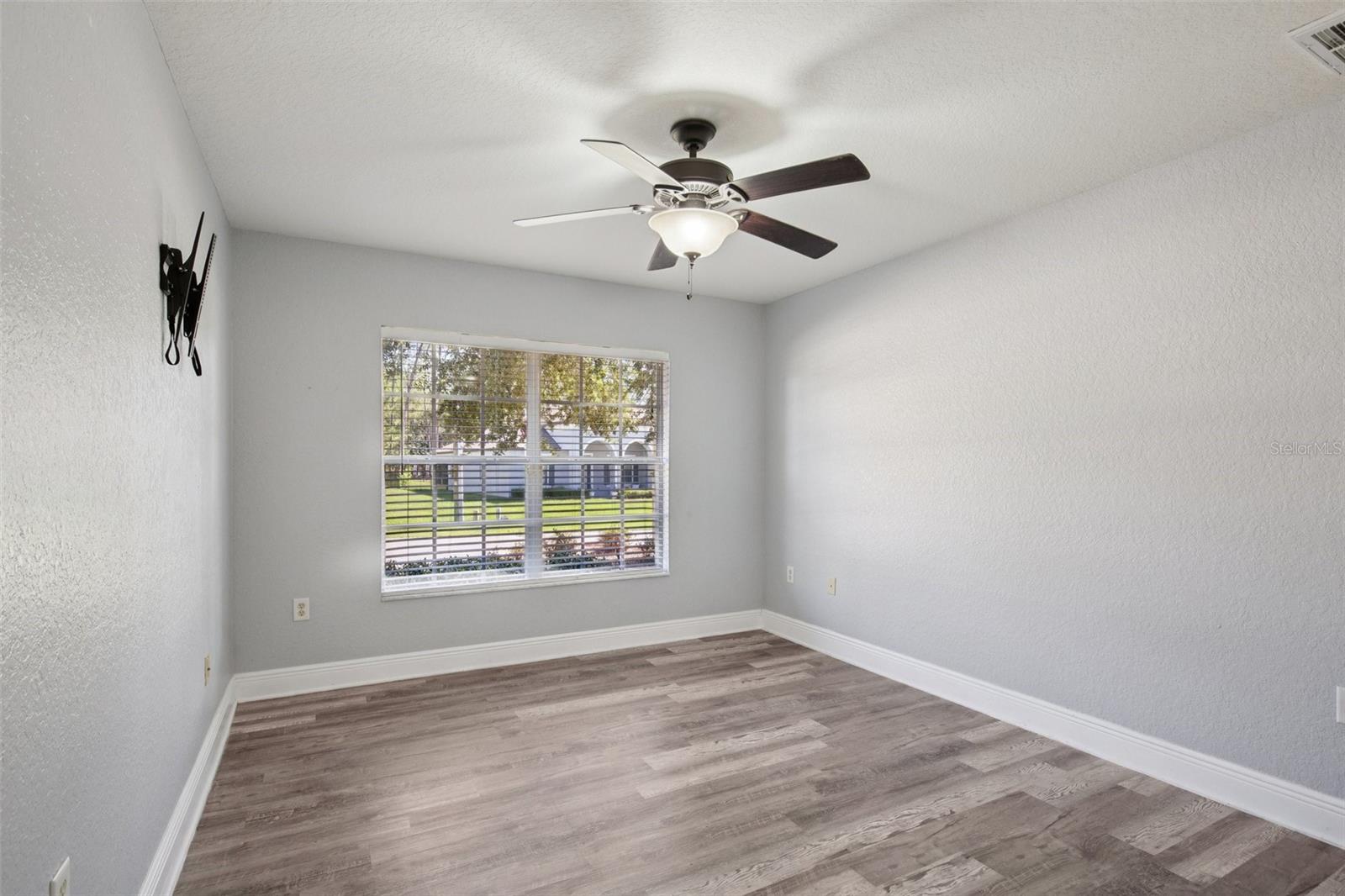 Image 31 of 59 For 70 Grass Street