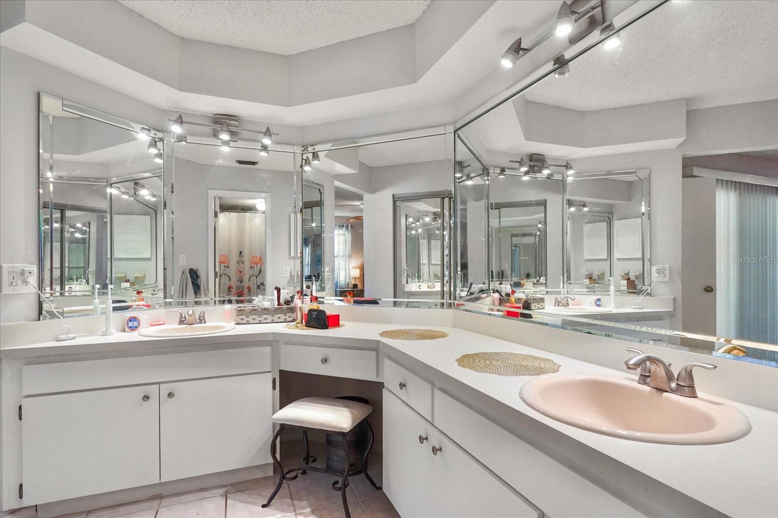 Image 16 of 27 For 6826 Stones Throw Circle N 11206