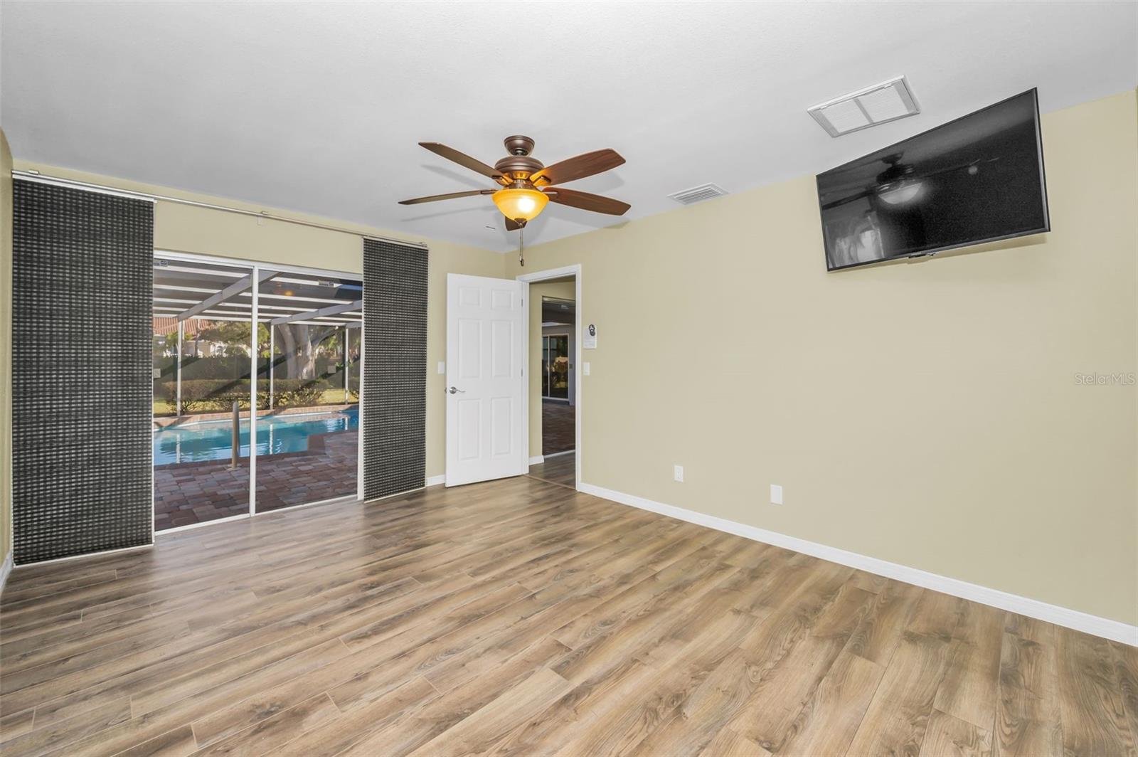 Image 10 of 27 For 8793 Merrimoor Boulevard E