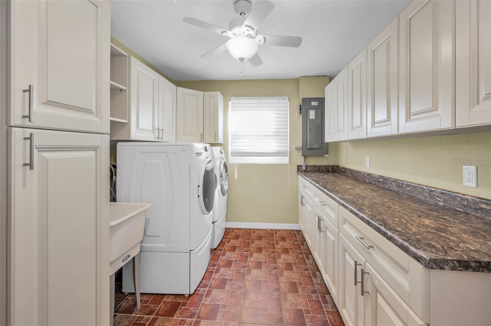 Image 18 of 27 For 8793 Merrimoor Boulevard E